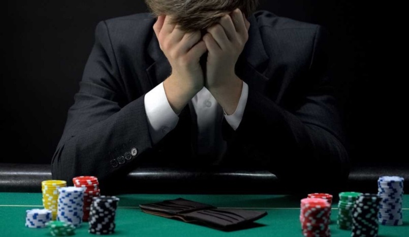 Không nên “cố đấm ăn xôi” khi thua cờ bạc